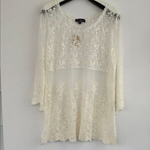 Suzanne Betro Floral Sheer Lace Embroidered Blouse in Cream 2X